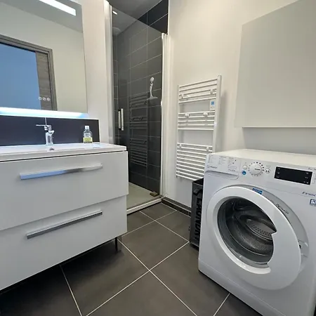 Joy - 3 Min Du Port De *