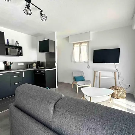 Joy - 3 Min Du Port De בנדול